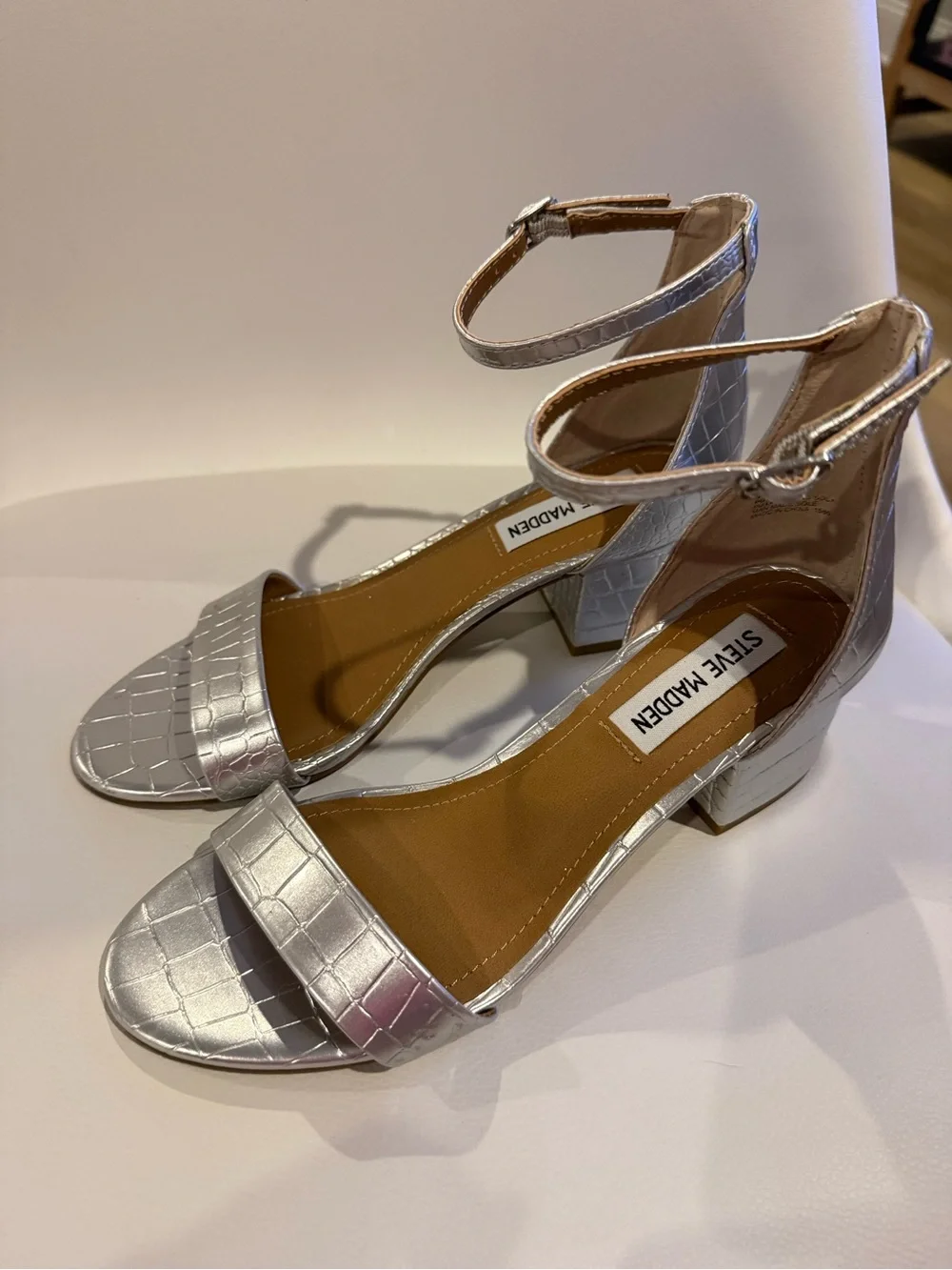 ☀️🌊 Steve Madden Renee Metallic Silver Croc-Embossed Block Heel Sandals NWT